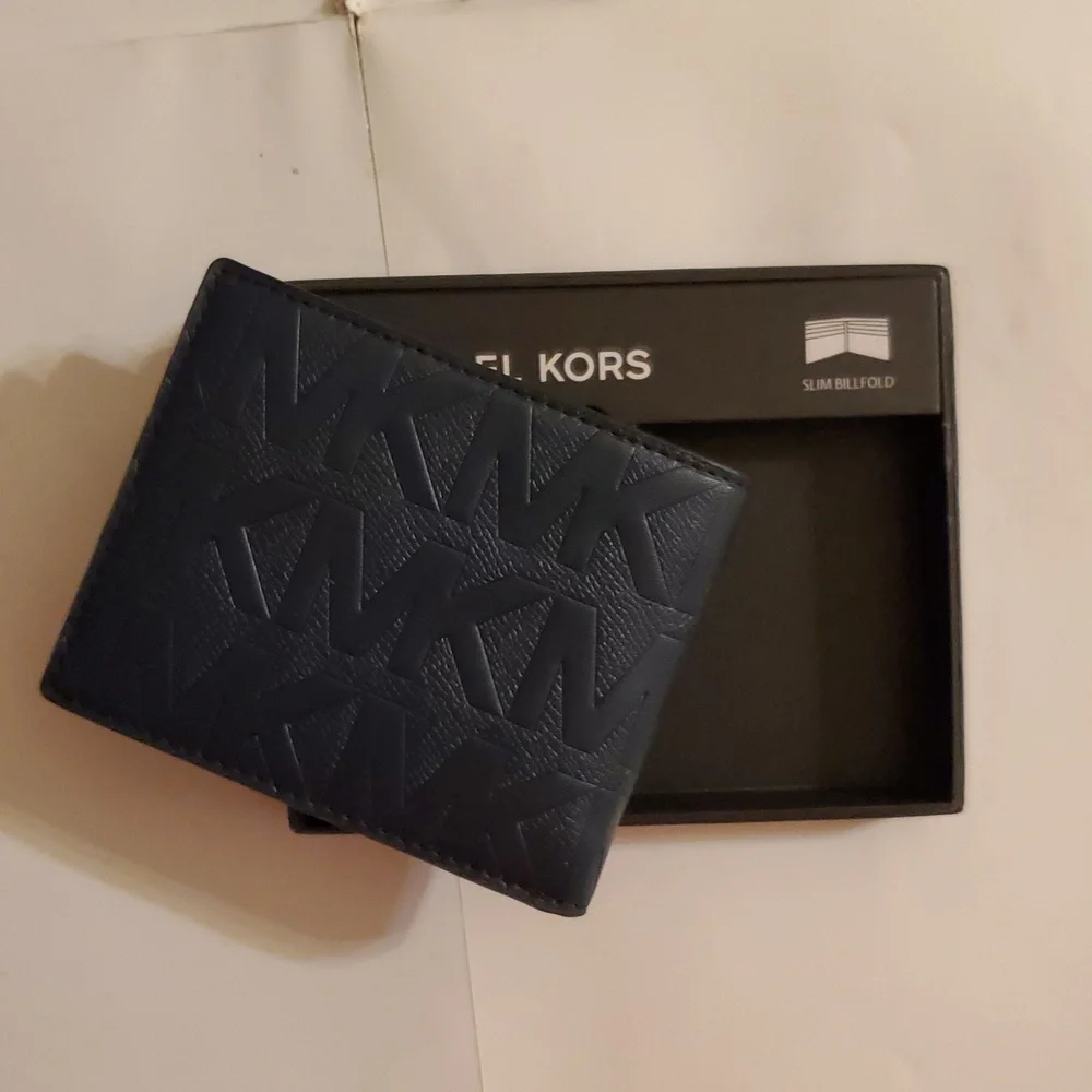 New Authentic Michael Kors navy blue leather mens wallet